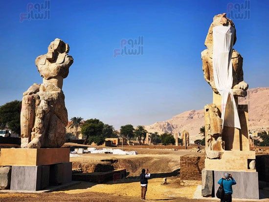 تنصيب-تماثيل-الملك-أمنحتب-الثالث-في-معبد-ملايين-السنين-بالبر-الغربى-(3) تنصيب-تماثيل-الملك-أمنحتب-الثالث-في-معبد-ملايين-السنين-بالبر-الغربى-(3)