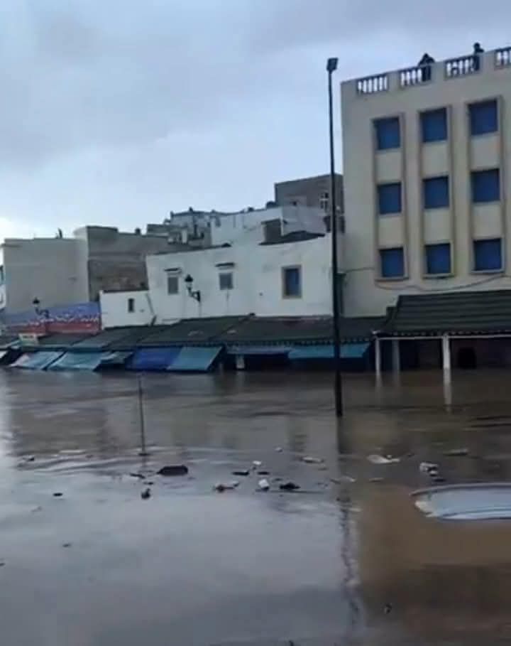 جانب من الفيضانات جانب من الفيضانات