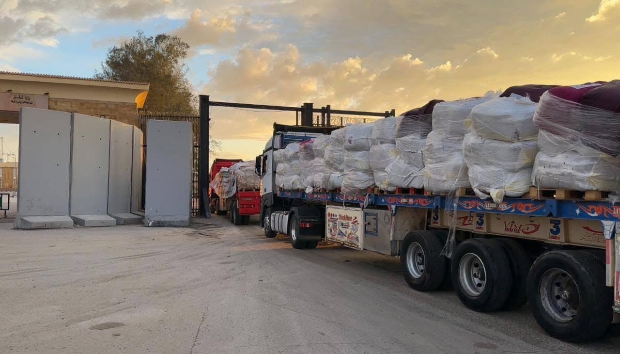 مساعدات الهلال الأحمر إلى غزة مساعدات الهلال الأحمر إلى غزة