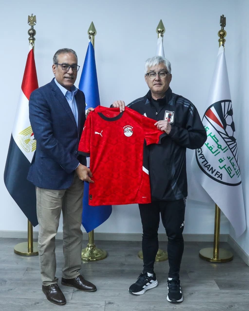 مصطفى عزام ومنتخب اليابان