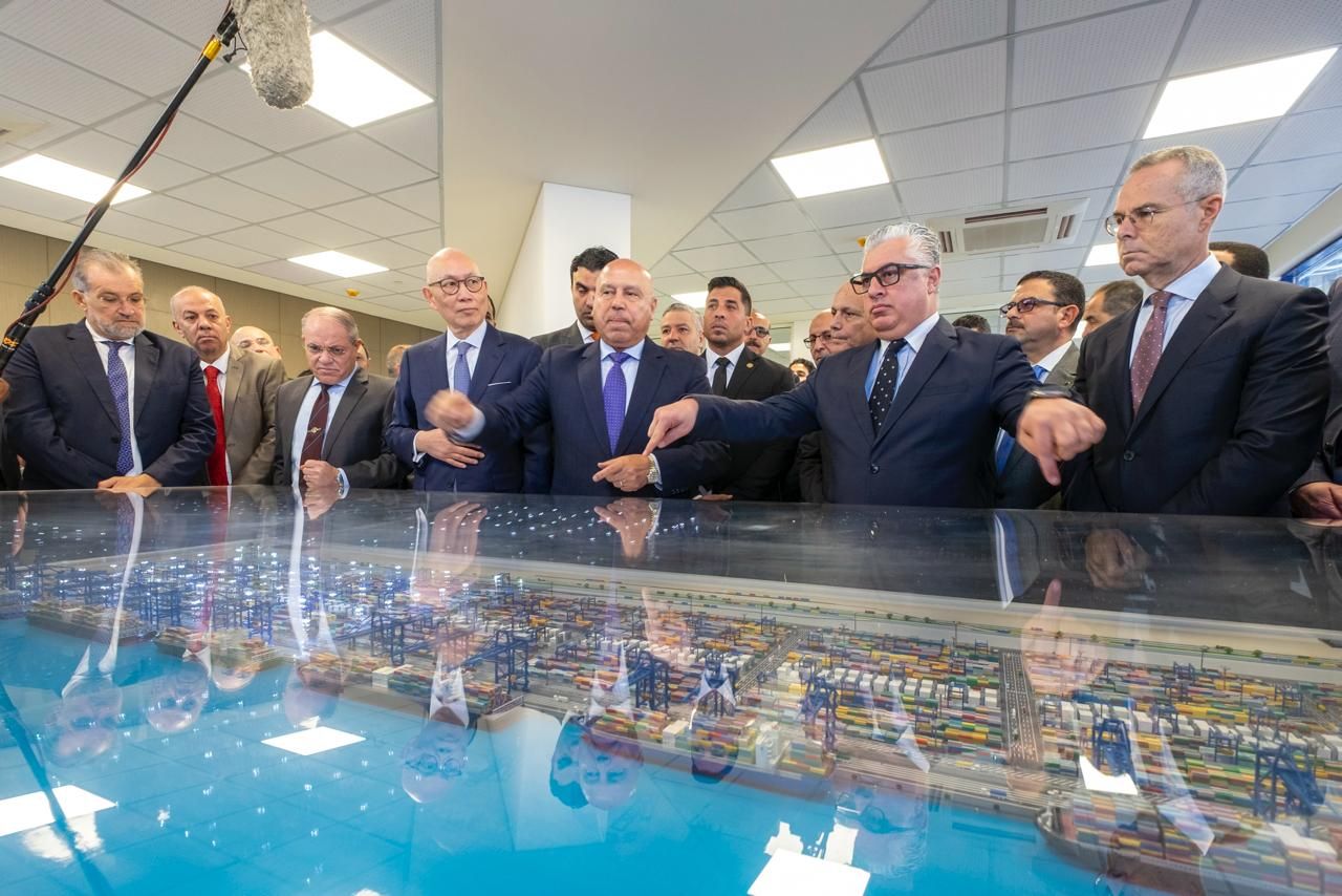 الوزراء والمسئولين خلال الحضور الوزراء والمسئولين خلال الحضور