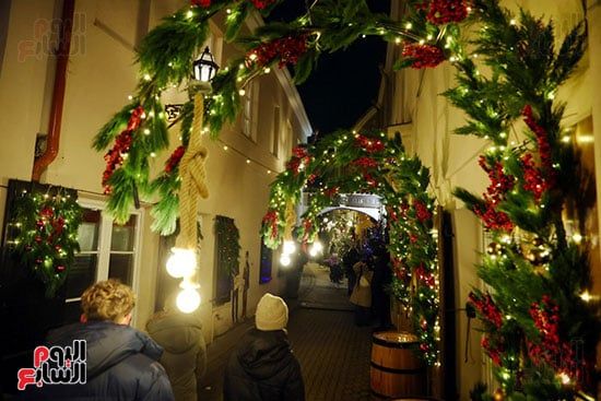 زينة عيد الميلاد تكتسى الشوارع زينة عيد الميلاد تكتسى الشوارع