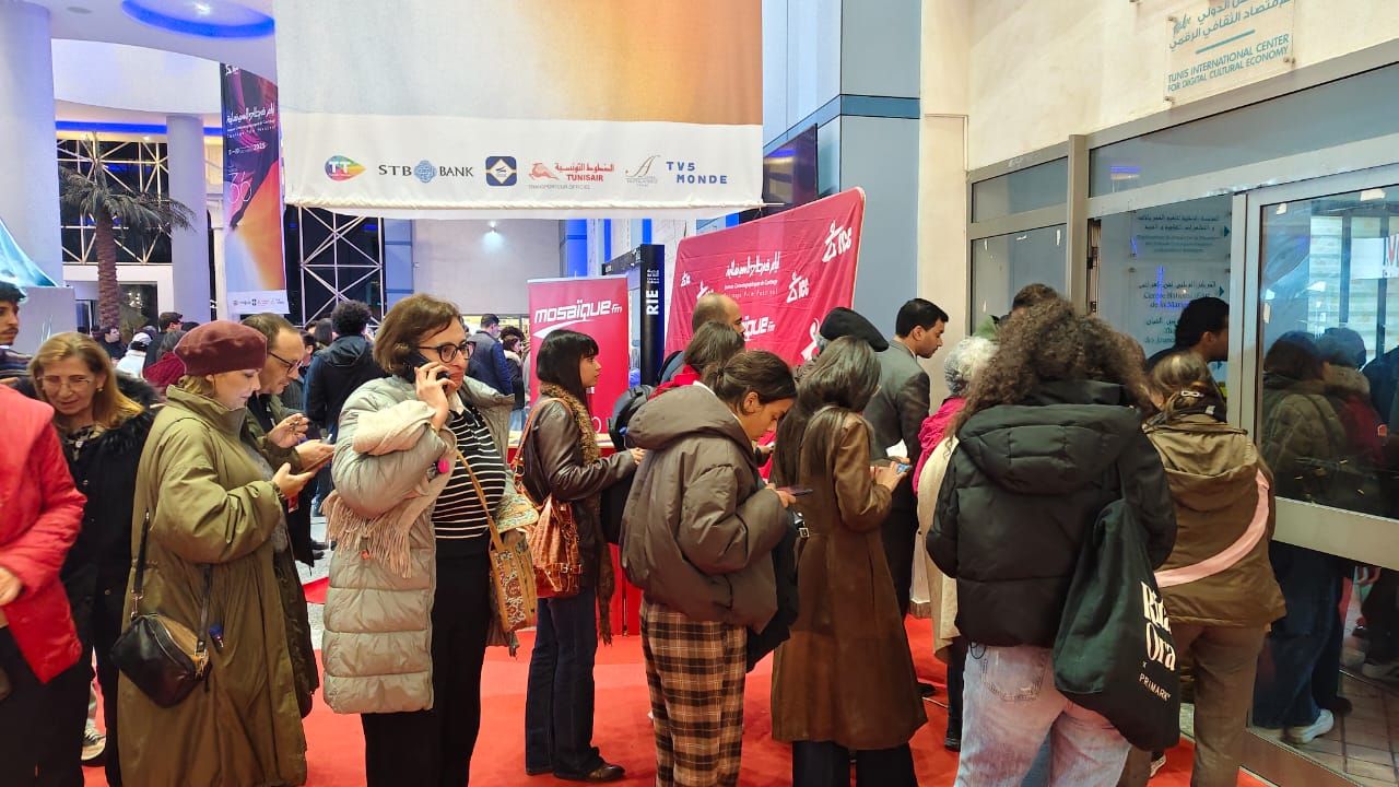 الفيلم المصري ( كولونيا ) كامل العدد في عرضه الأول بأيام قرطاج السينمائية ( صور ) (9) الفيلم المصري ( كولونيا ) كامل العدد في عرضه الأول بأيام قرطاج السينمائية ( صور ) (9)