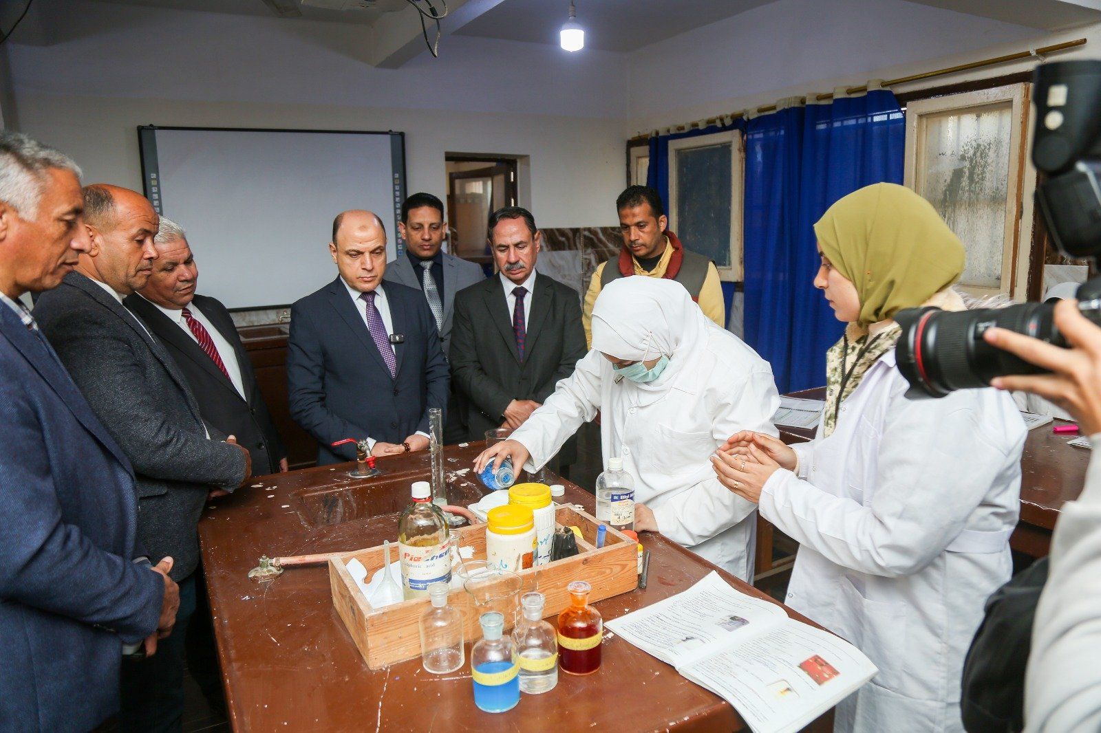 محافظ كفرالشيخ يتفقد عدداً من الأقسام التعليمية ومعامل المدرسة الثانوية الزراعية محافظ كفرالشيخ يتفقد عدداً من الأقسام التعليمية ومعامل المدرسة الثانوية الزراعية