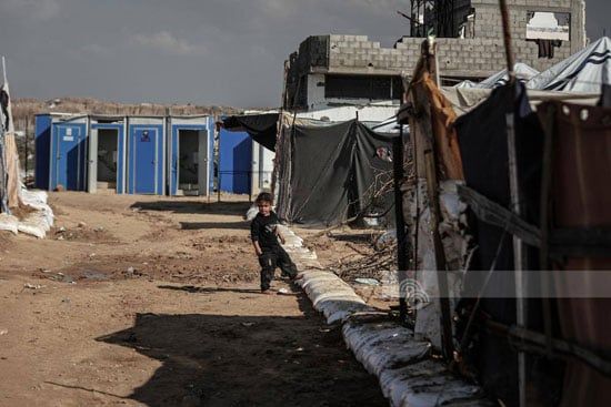 أطفال غزة وسط الخيام