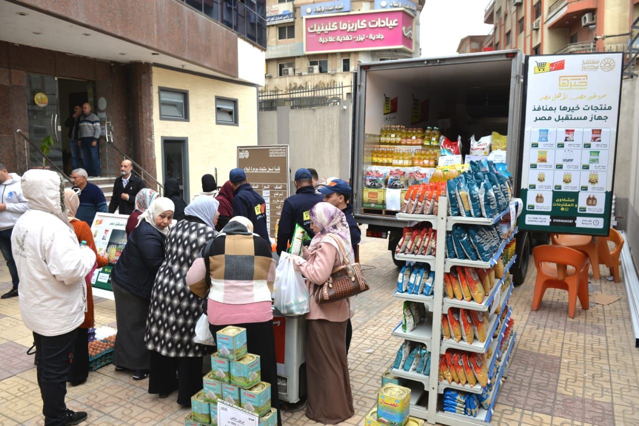 جانب من الزيارة والتفقد للمنفذ (3) جانب من الزيارة والتفقد للمنفذ (3)