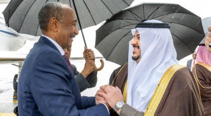 رئيس مجلس السيادة الانتقالي بجمهورية السودان يصل إلى الرياض