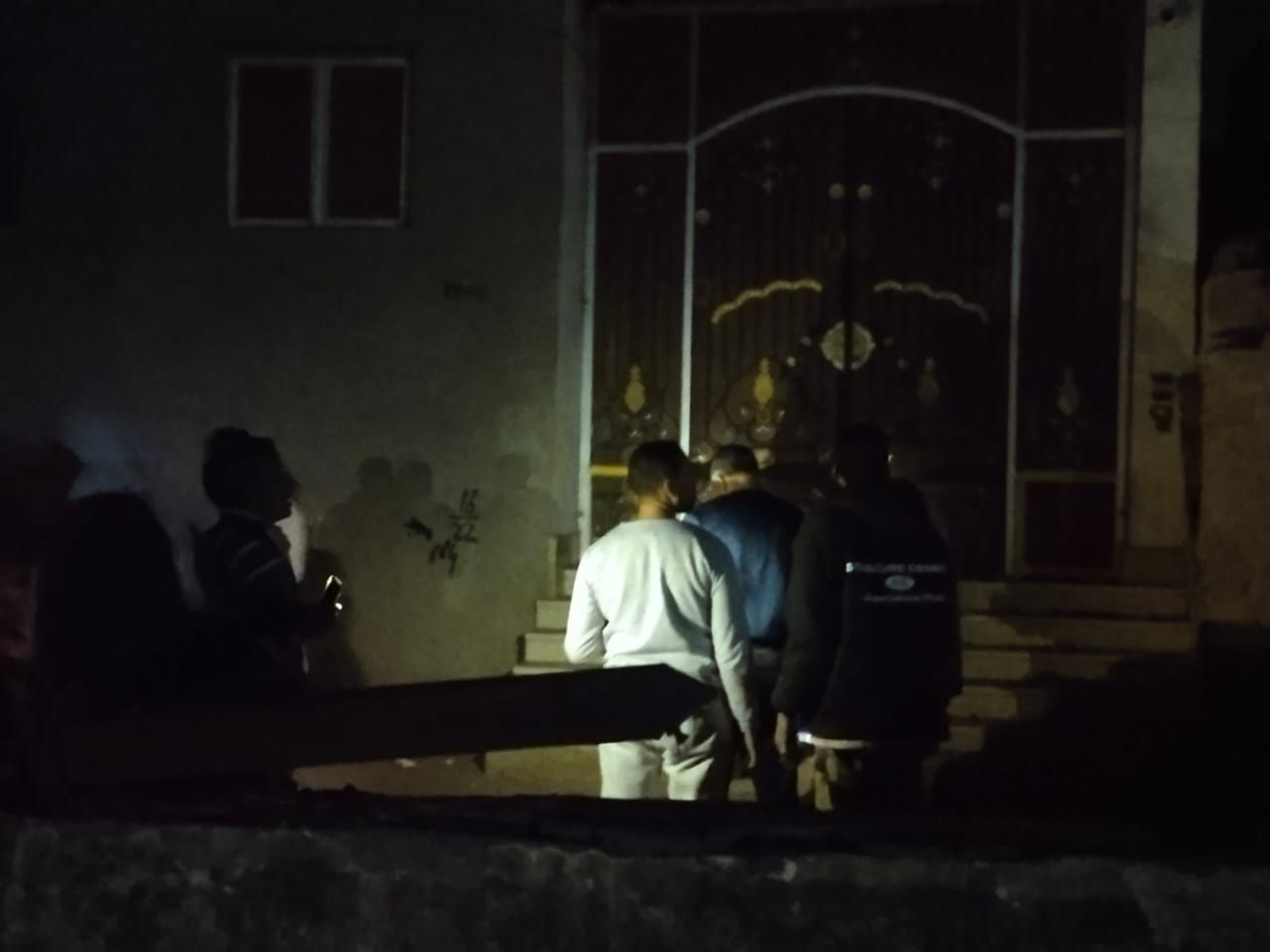 لجنة فنية للتأكد من السلامة الإنشائية للعقارات بموقع الحادث (1) لجنة فنية للتأكد من السلامة الإنشائية للعقارات بموقع الحادث (1)