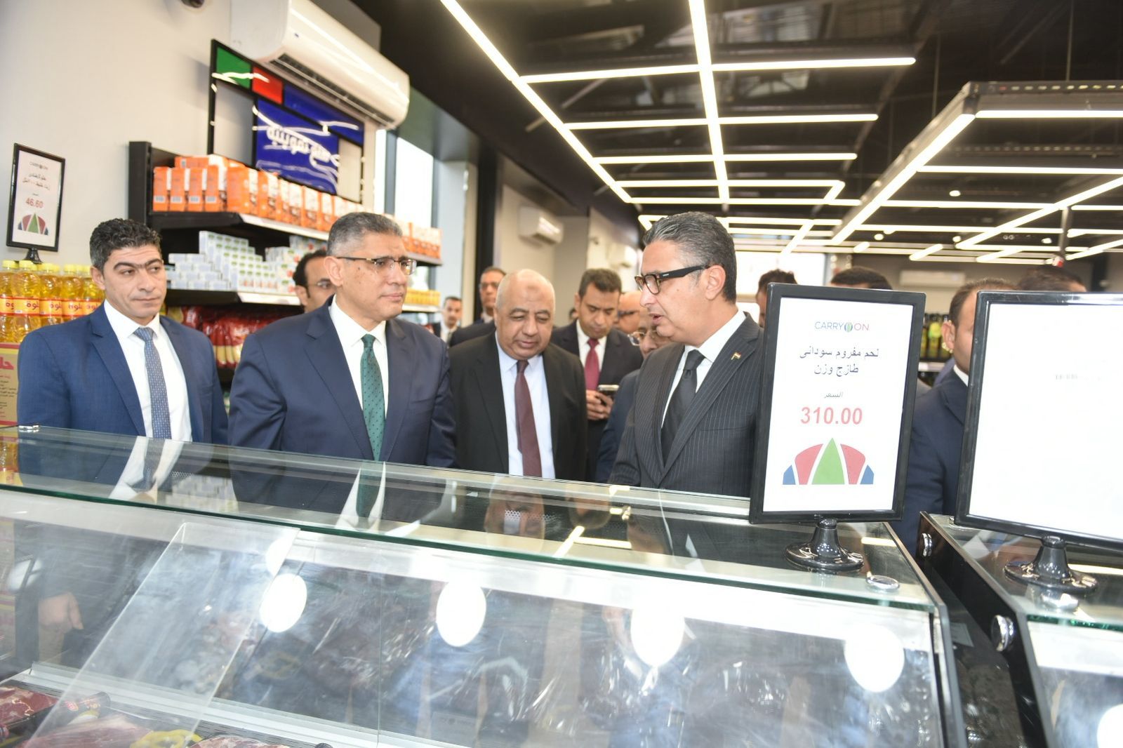 وزير التموين ومحافظ الجيزة يفتتحان الفرع الرابع لمنافذ «كاري أون» (2) وزير التموين ومحافظ الجيزة يفتتحان الفرع الرابع لمنافذ «كاري أون» (2)