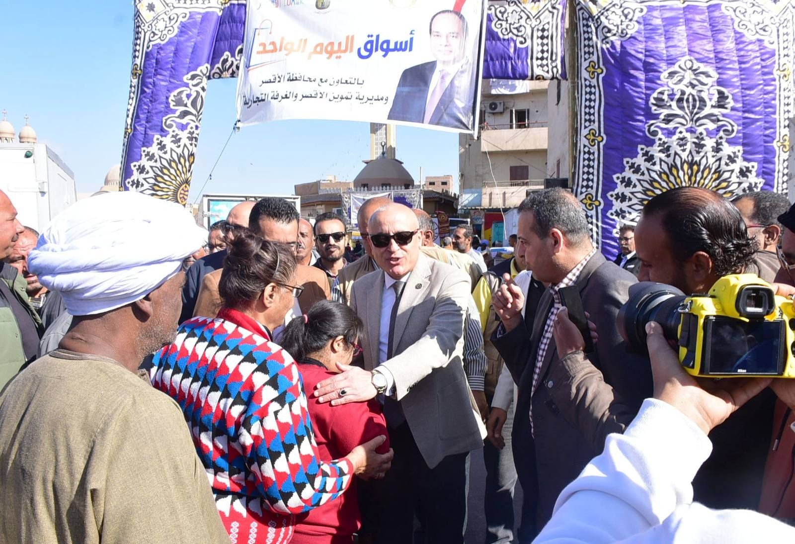 توجيهات بدعم طفلة من ذوي الاحتياجات الخاصة برفقة والدتها في شرق السكة توجيهات بدعم طفلة من ذوي الاحتياجات الخاصة برفقة والدتها في شرق السكة