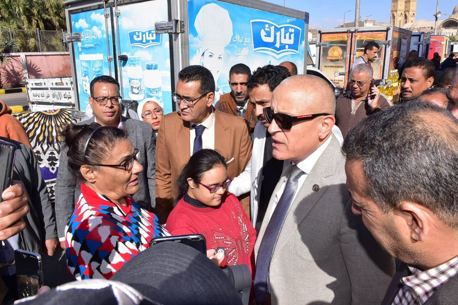 محافظ الأقصر يوجه بدعم طفلة من ذوي الاحتياجات الخاصة برفقة والدتها محافظ الأقصر يوجه بدعم طفلة من ذوي الاحتياجات الخاصة برفقة والدتها