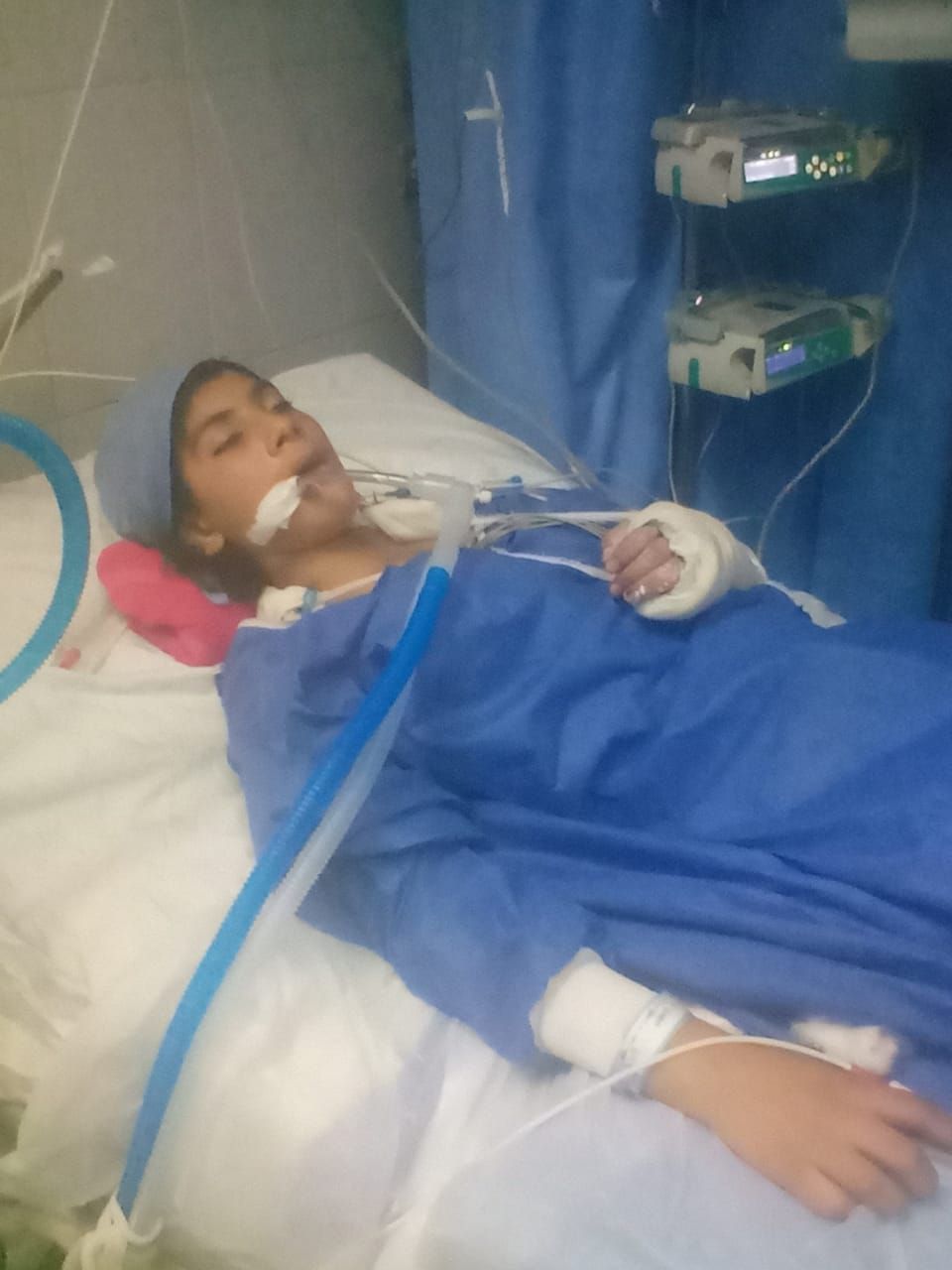 ماجده محمد أثناء تواجدها بالعناية المركزة لمدة شهر ماجده محمد أثناء تواجدها بالعناية المركزة لمدة شهر