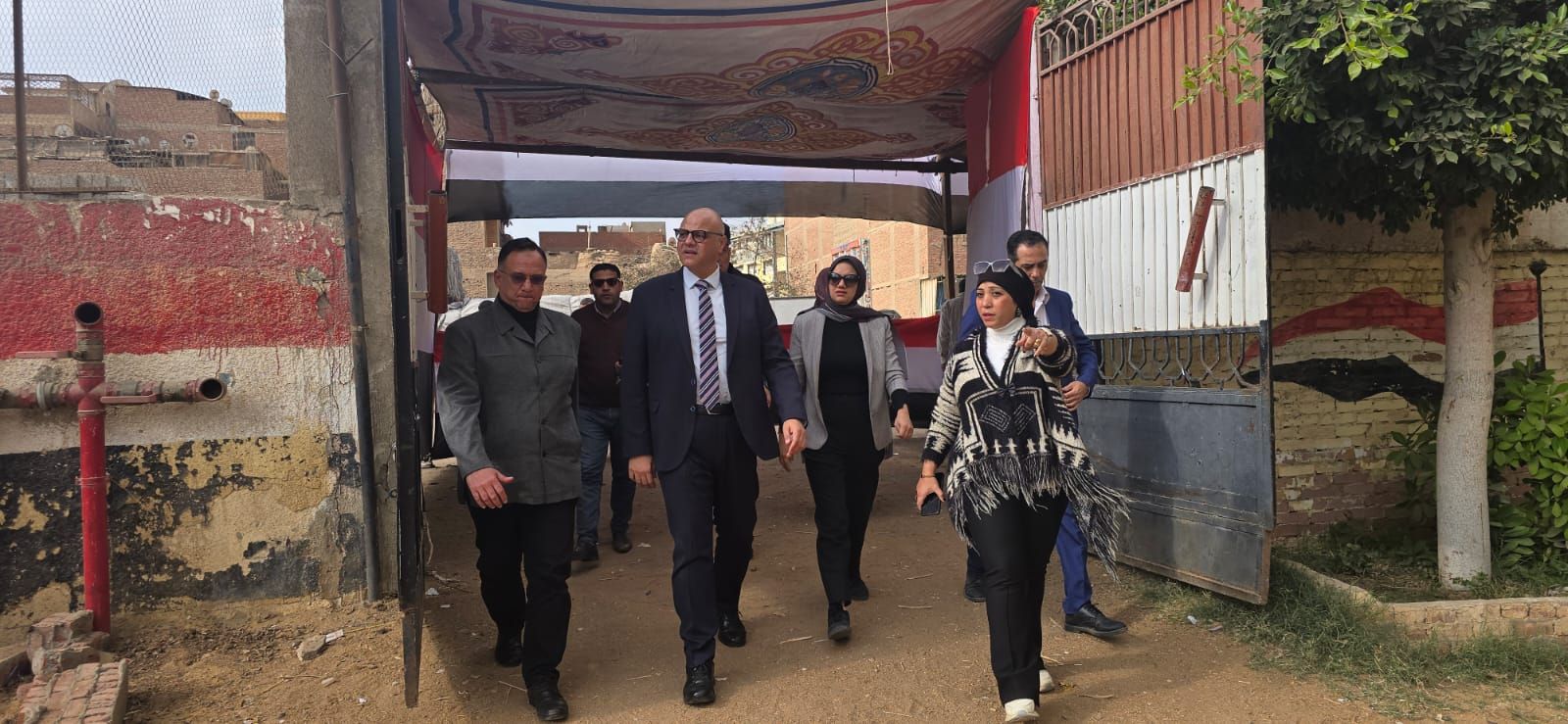 جانب من جولة المحافظ (3) جانب من جولة المحافظ (3)