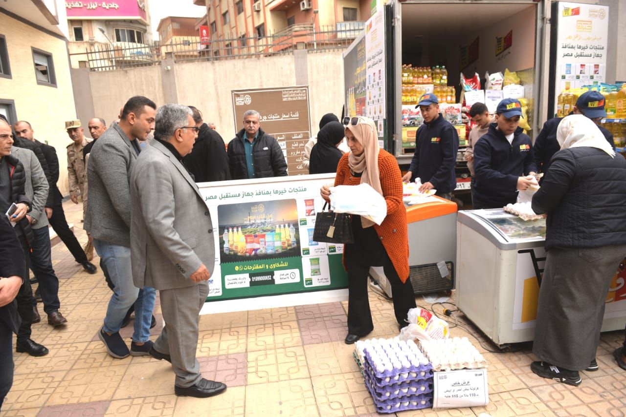 جانب من الزيارة والتفقد للمنفذ (2) جانب من الزيارة والتفقد للمنفذ (2)