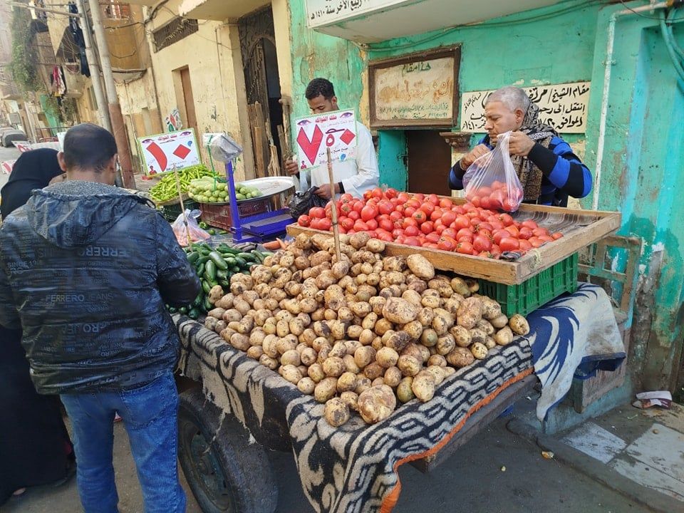 سلع مخفضة بسوق اليوم الواحد رقم 47 في شرق السكة الحديد بالأقصر سلع مخفضة بسوق اليوم الواحد رقم 47 في شرق السكة الحديد بالأقصر