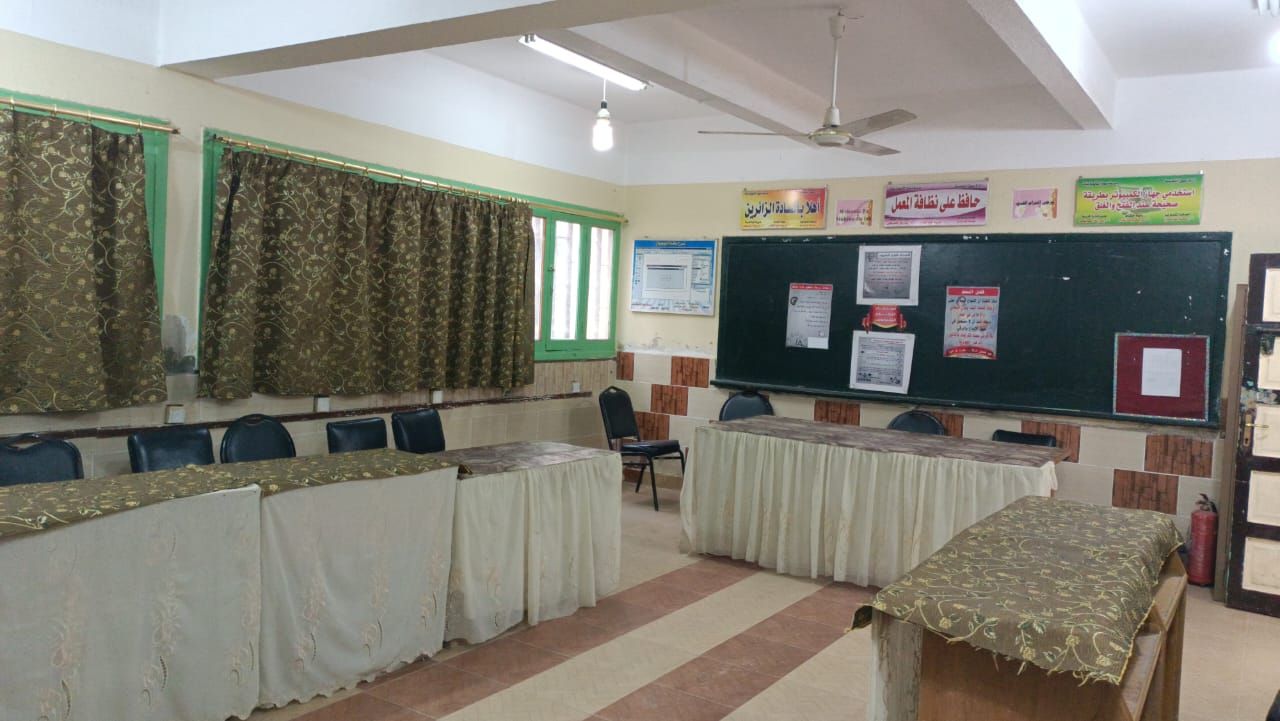 احدى اللجان من الداخل احدى اللجان من الداخل