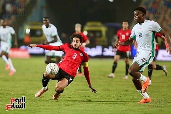 محمد هاني يحاول قطع الكرة محمد هاني يحاول قطع الكرة