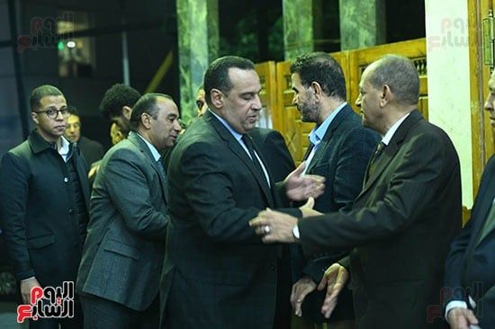 خلال تلقى واجب العزاء خلال تلقى واجب العزاء