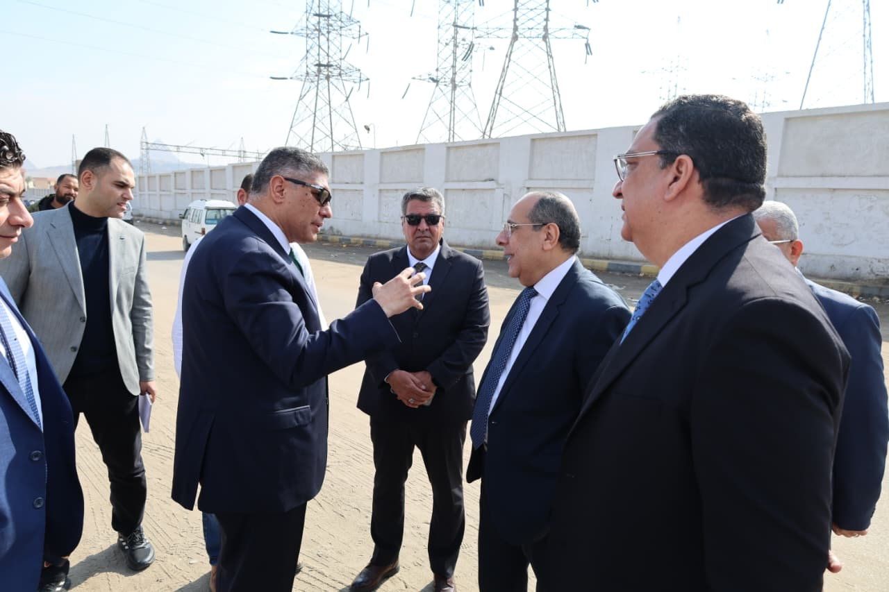 جانب من زيارة محافظ الجيزة جانب من زيارة محافظ الجيزة