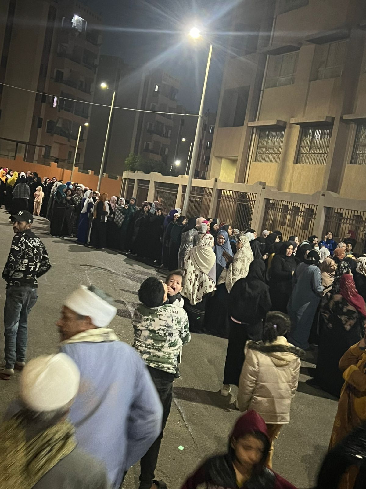 إقبال غير مسبوق على اللجان الانتخابية في الأسمرات (2) إقبال غير مسبوق على اللجان الانتخابية في الأسمرات (2)