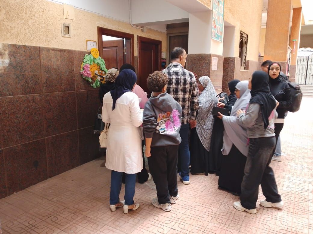 مشاركة فعالة من السيدات فى انتخابات الاعادة بالمطرية مشاركة فعالة من السيدات فى انتخابات الاعادة بالمطرية