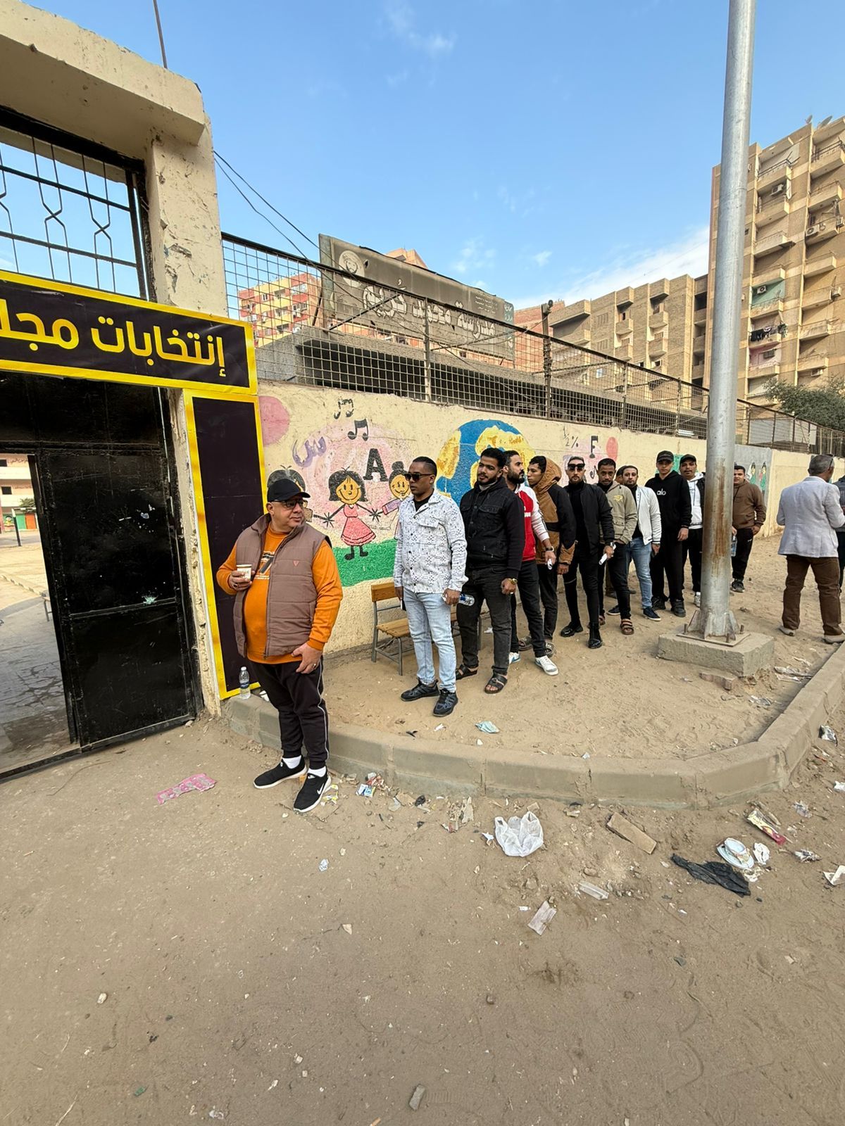 توافد المواطنين على اللجان للإدلاء بأصواتهم في انتخابات النواب (5)