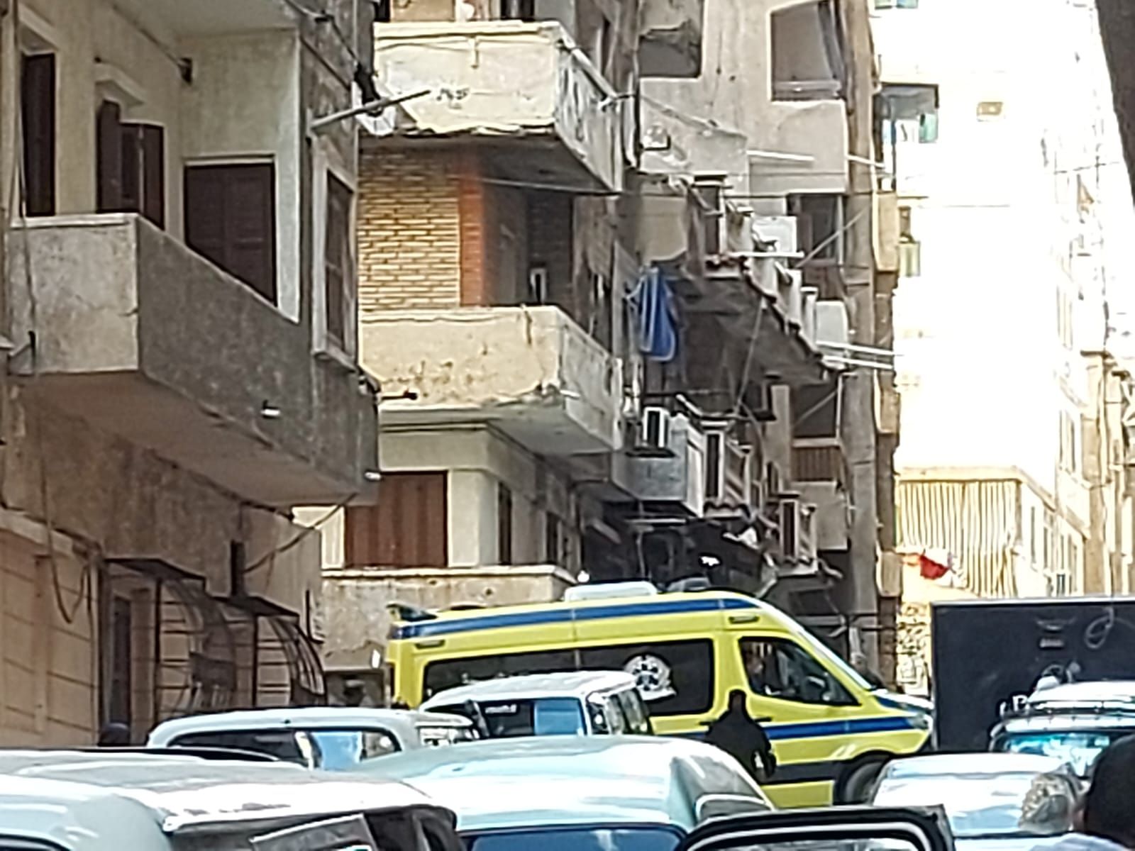 نقل جثمان الفنانة نيفين مندور إلى المشرحة لحين انتهاء التحقيقات نقل جثمان الفنانة نيفين مندور إلى المشرحة لحين انتهاء التحقيقات