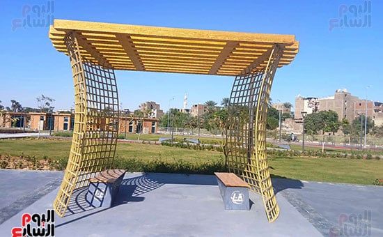 مظلات للزائرين