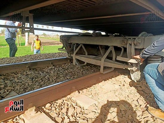 خروج-قطار-عن-القضبان-بمحطة-الحامول-فى-المنوفية-(15)