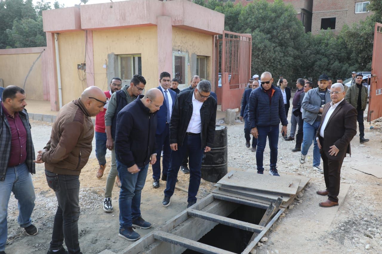 محافظ الجيزة يتابع نسب تنفيذ محطات صرف صحي جديدة (3) محافظ الجيزة يتابع نسب تنفيذ محطات صرف صحي جديدة (3)