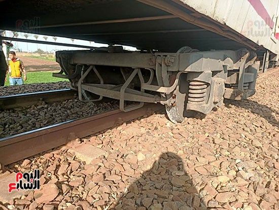 خروج-قطار-عن-القضبان-بمحطة-الحامول-فى-المنوفية-(1)