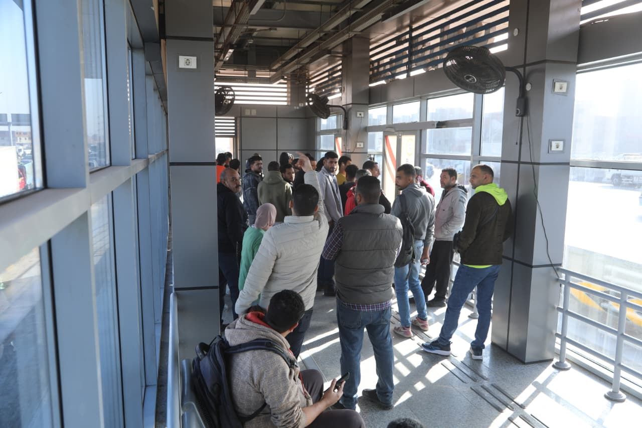 جانب من استقلال المواطنين الأتوبيس الترددى