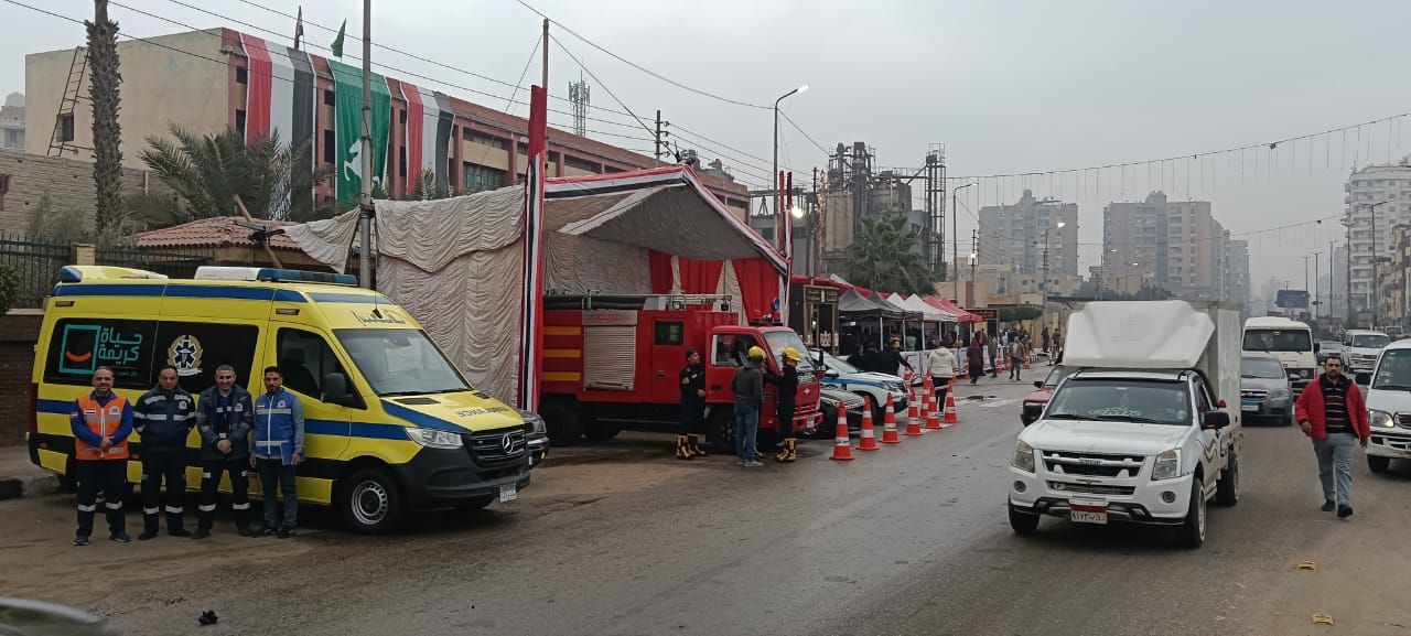 تمركز سيارات الإسعاف في محيط لجان انتخابات مجلس النواب (3) تمركز سيارات الإسعاف في محيط لجان انتخابات مجلس النواب (3)