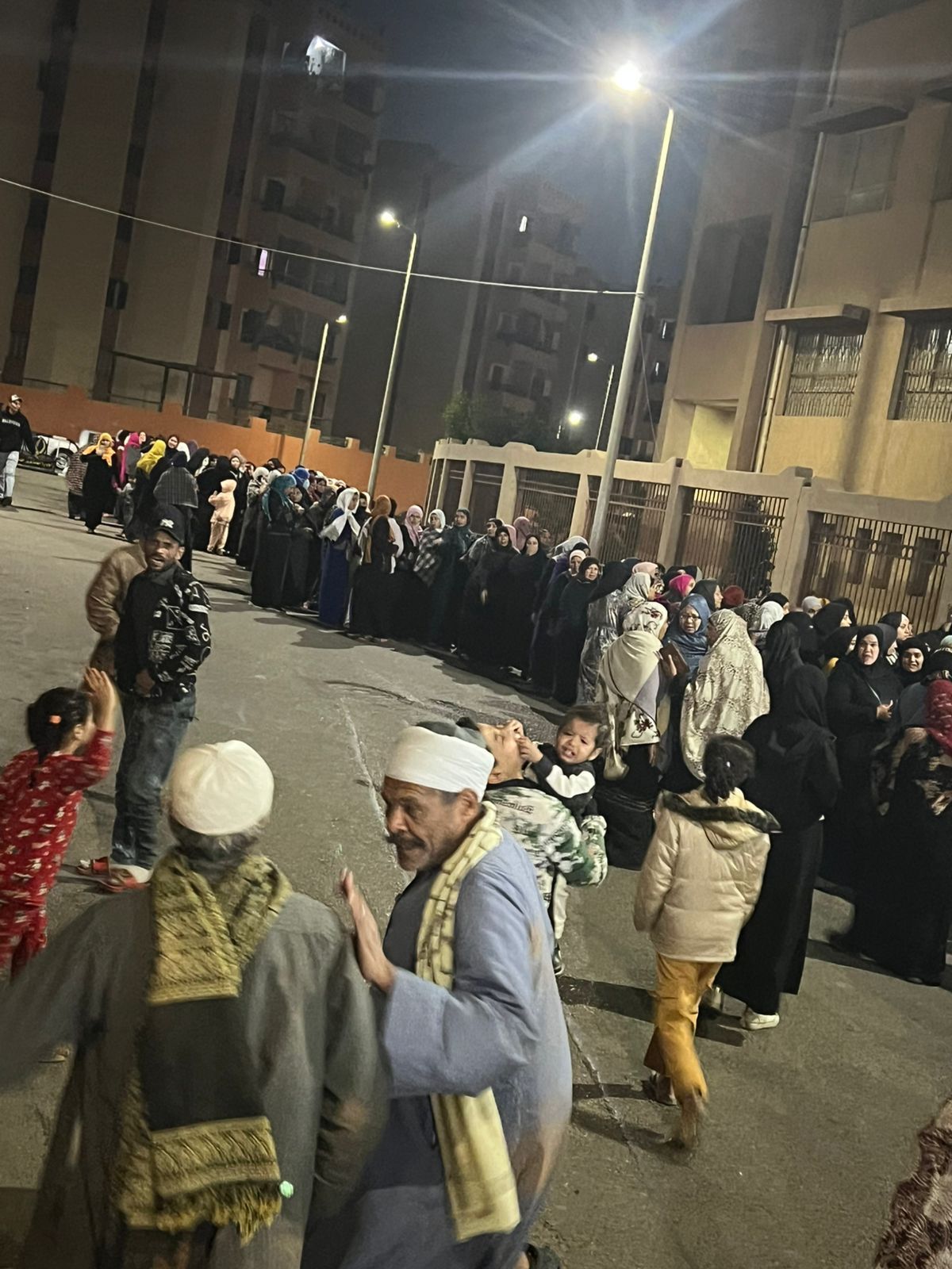 إقبال غير مسبوق على اللجان الانتخابية في الأسمرات (3) إقبال غير مسبوق على اللجان الانتخابية في الأسمرات (3)