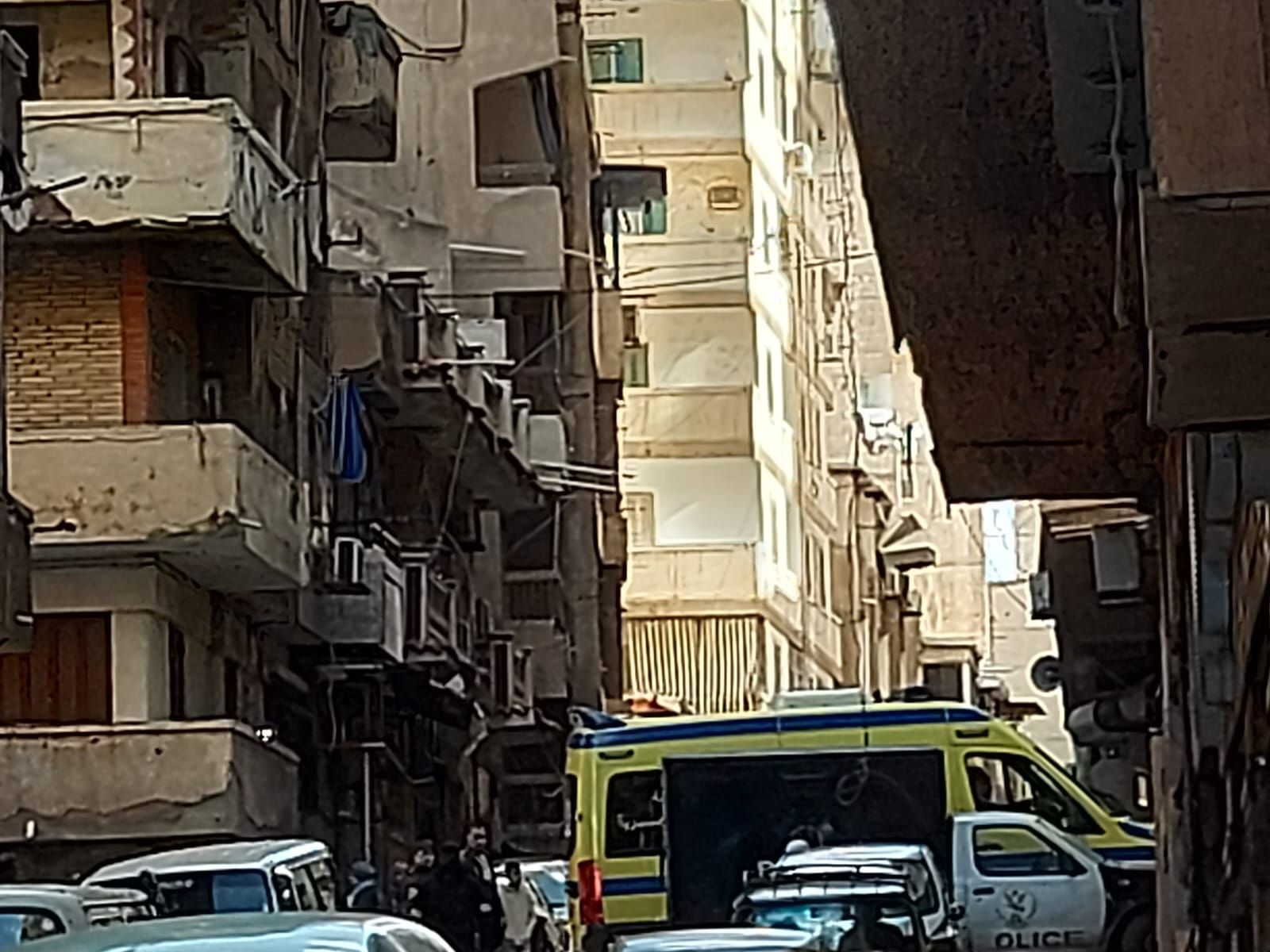 نقل جثمان الفنانة نيفين مندور إلى المشرحة لحين انتهاء التحقيقات نقل جثمان الفنانة نيفين مندور إلى المشرحة لحين انتهاء التحقيقات