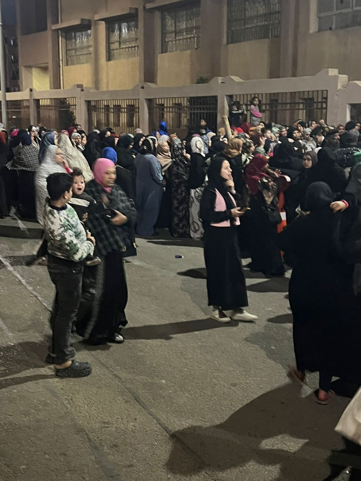 إقبال غير مسبوق على اللجان الانتخابية في الأسمرات (4) إقبال غير مسبوق على اللجان الانتخابية في الأسمرات (4)