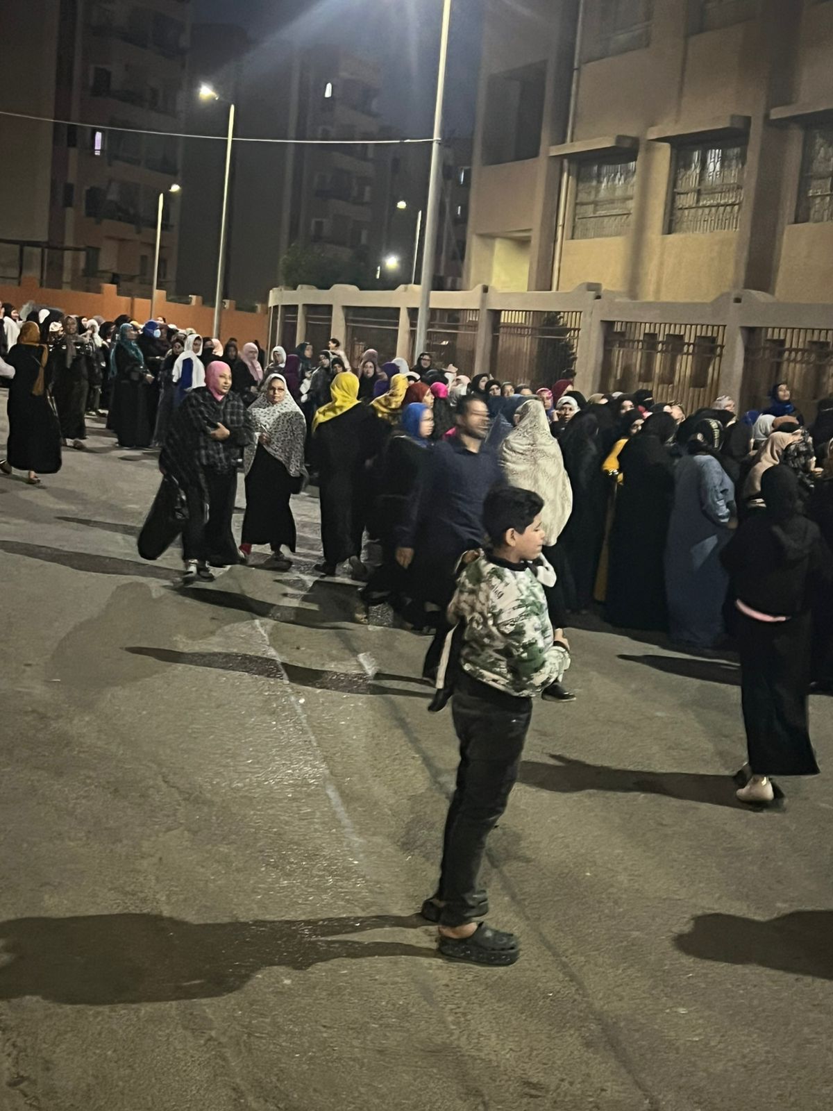 إقبال غير مسبوق على اللجان الانتخابية في الأسمرات (6) إقبال غير مسبوق على اللجان الانتخابية في الأسمرات (6)