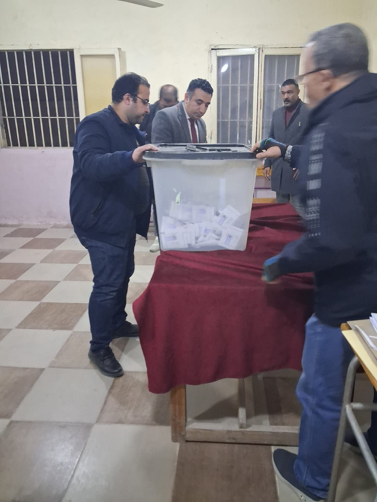 فرز الأصوات فى لجان حدائق القبة بانتخابات مجلس النواب فرز الأصوات فى لجان حدائق القبة بانتخابات مجلس النواب