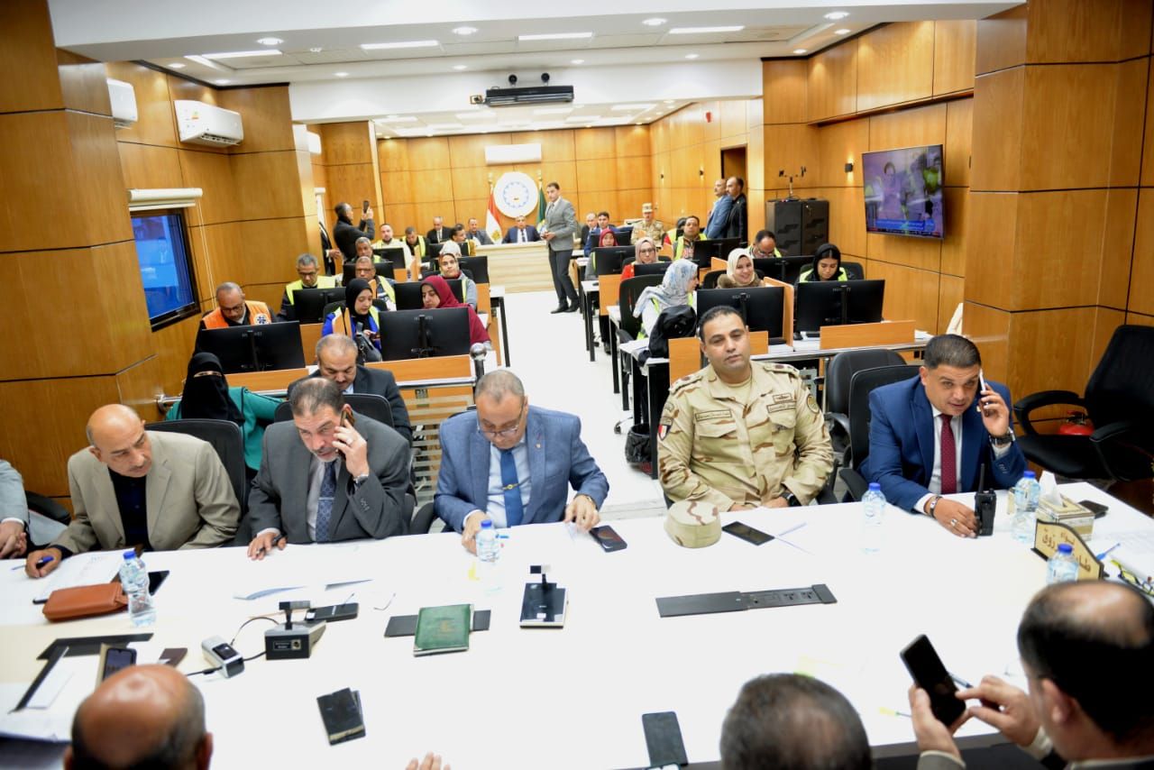 محافظ الدقهلية يتابع لليوم الثاني انتظام العمل باللجان الانتخابية في جولة الإعادة (4) محافظ الدقهلية يتابع لليوم الثاني انتظام العمل باللجان الانتخابية في جولة الإعادة (4)