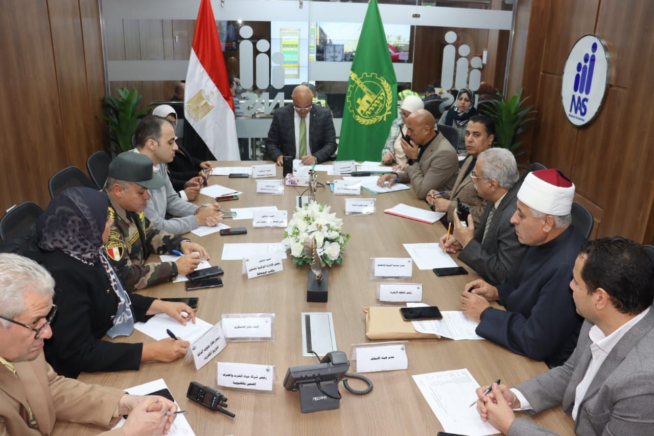 محافظ القليوبية يتابع انتظام جولة الإعادة لانتخابات مجلس النواب (5) محافظ القليوبية يتابع انتظام جولة الإعادة لانتخابات مجلس النواب (5)