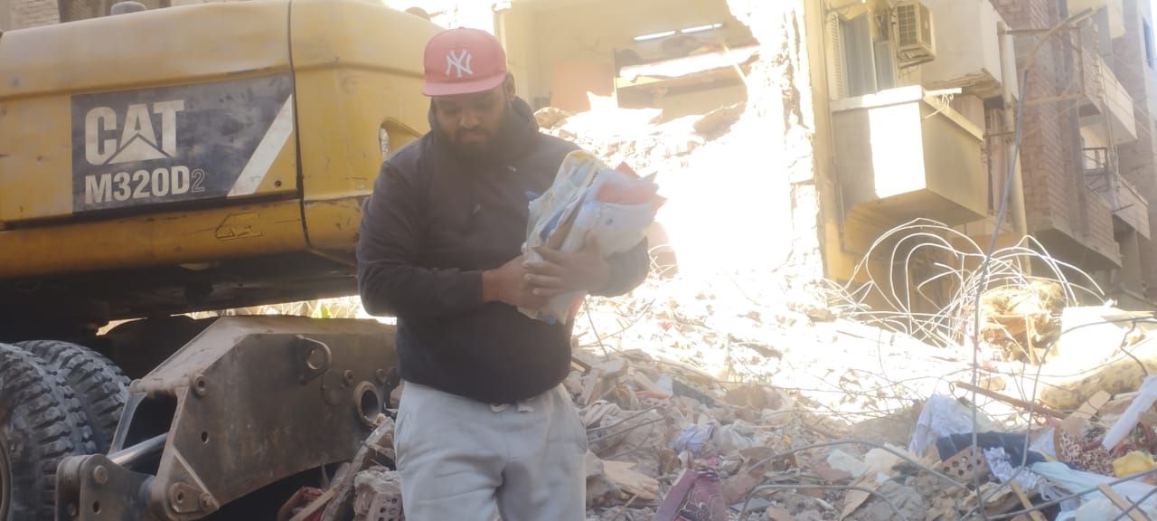 حطام المنزل المنهار بالمنيا (2) حطام المنزل المنهار بالمنيا (2)