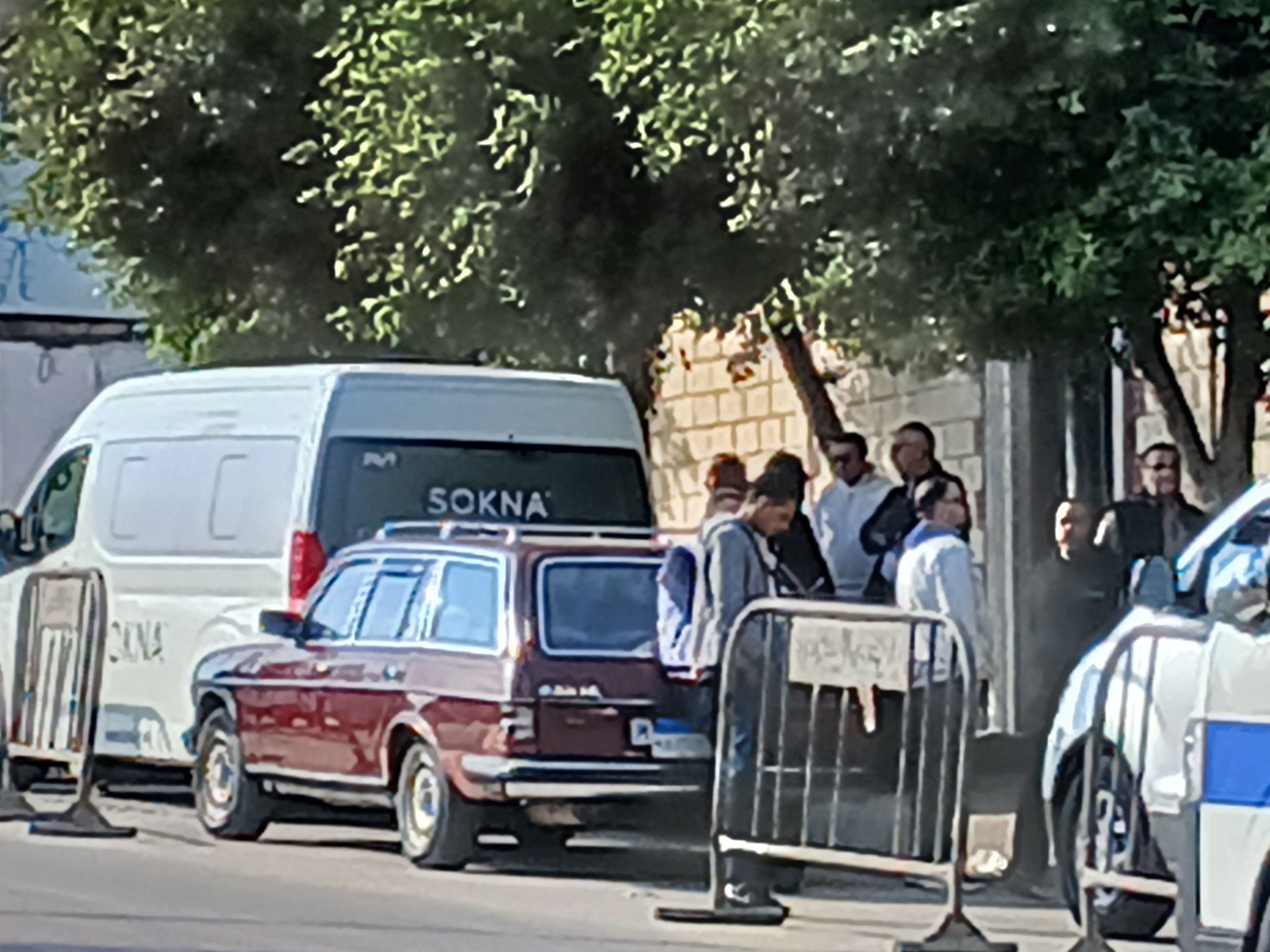 خروج جثمان الفنانة نيفين مندور من مشرحة الإسكندرية خروج جثمان الفنانة نيفين مندور من مشرحة الإسكندرية