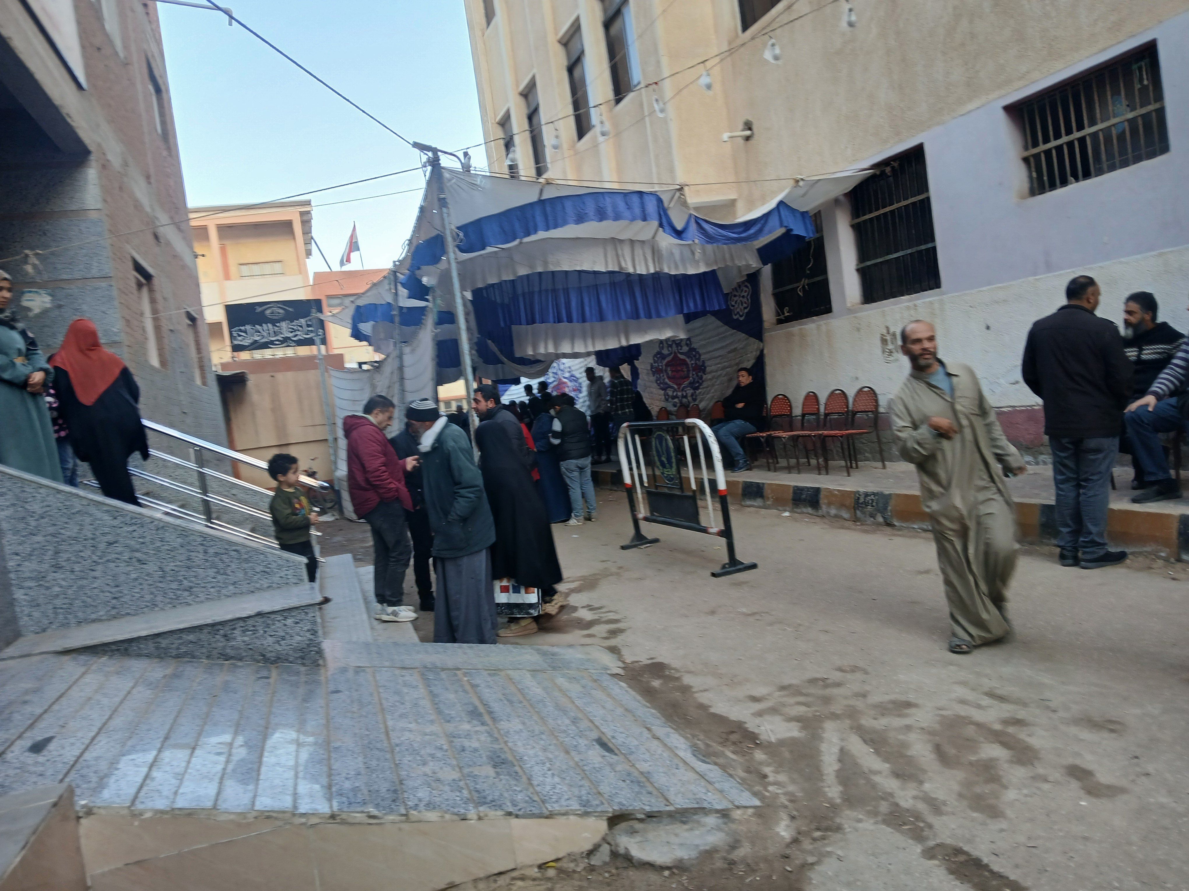 انتظام عملية التصويت في اليوم الثاني من جولة الإعادة بالدائرة الثانية بدمياط (1) انتظام عملية التصويت في اليوم الثاني من جولة الإعادة بالدائرة الثانية بدمياط (1)