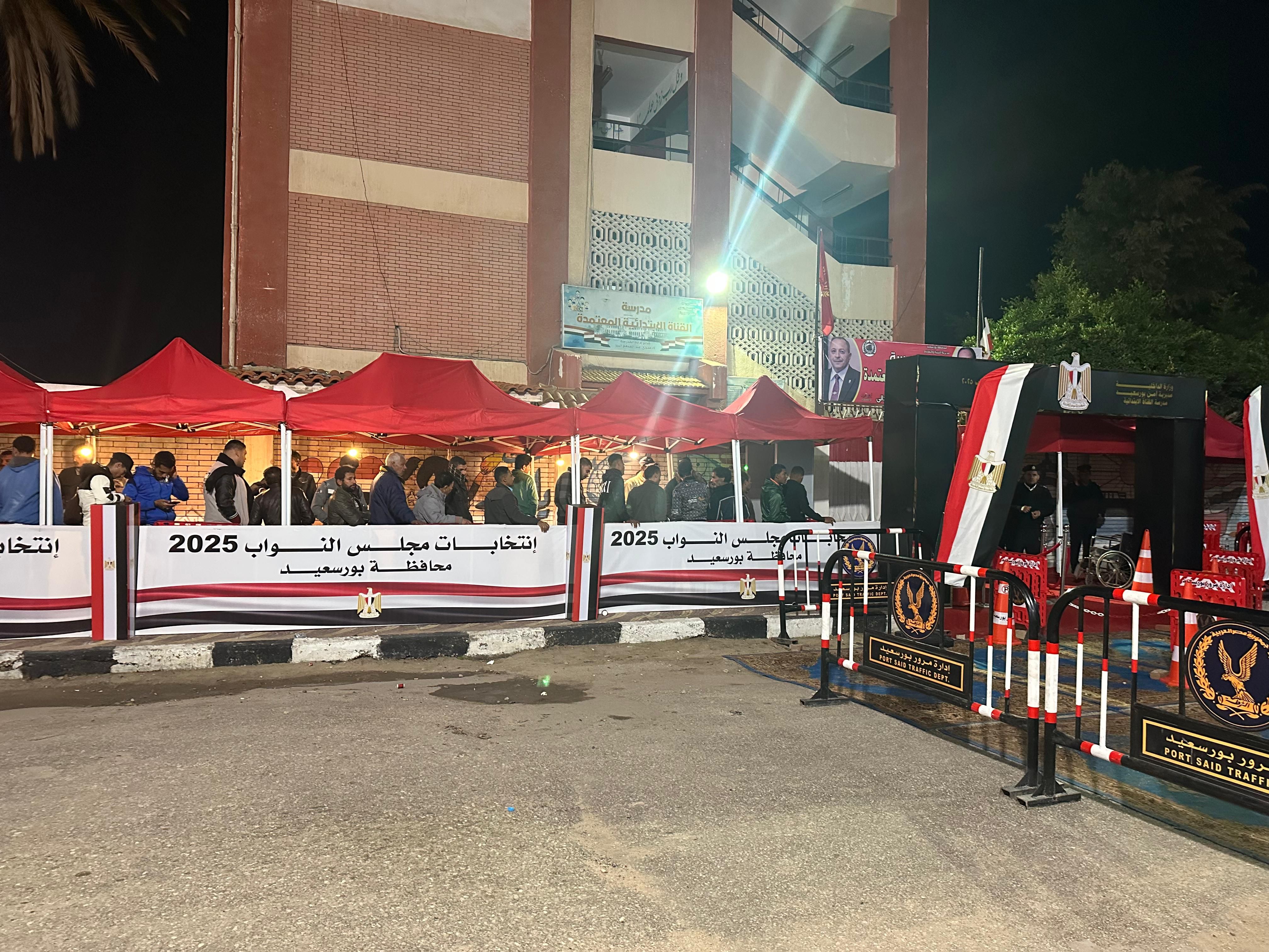 الاقبال في الساعة الاخيرة الاقبال في الساعة الاخيرة