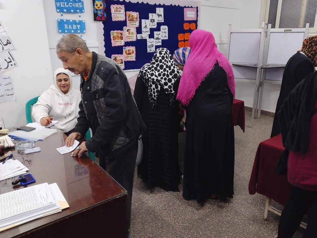 زحام داخل اللجان الانتخابية زحام داخل اللجان الانتخابية