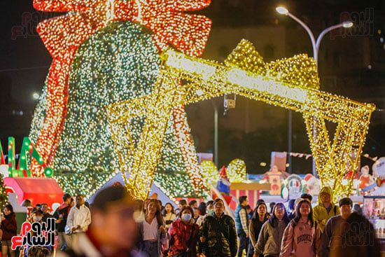 حضور كبير من السكان والسياح للاستمتاع أجواء الكريسماس حضور كبير من السكان والسياح للاستمتاع أجواء الكريسماس