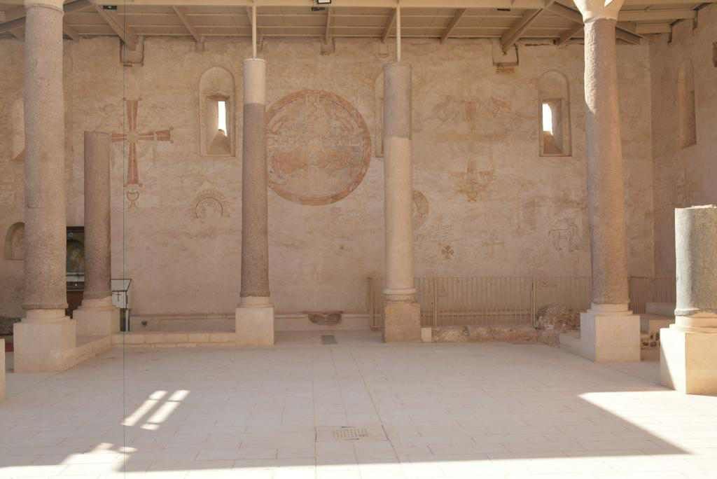 أعمدة الدير أعمدة الدير