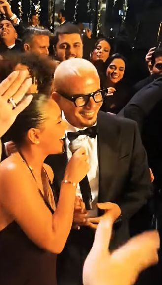 عمرو دياب وجنا