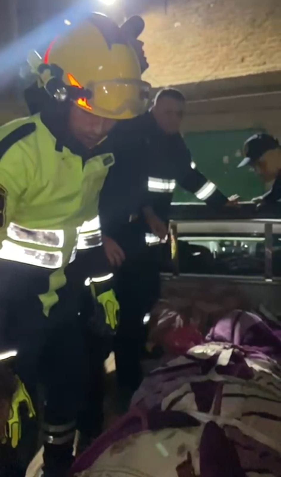 جانب من أعمال رجال الحماية المدنية (4) جانب من أعمال رجال الحماية المدنية (4)