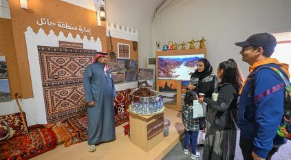 إدارة الترجمة بوزارة الداخلية تعزز التواصل مع زوار مهرجان الإبل